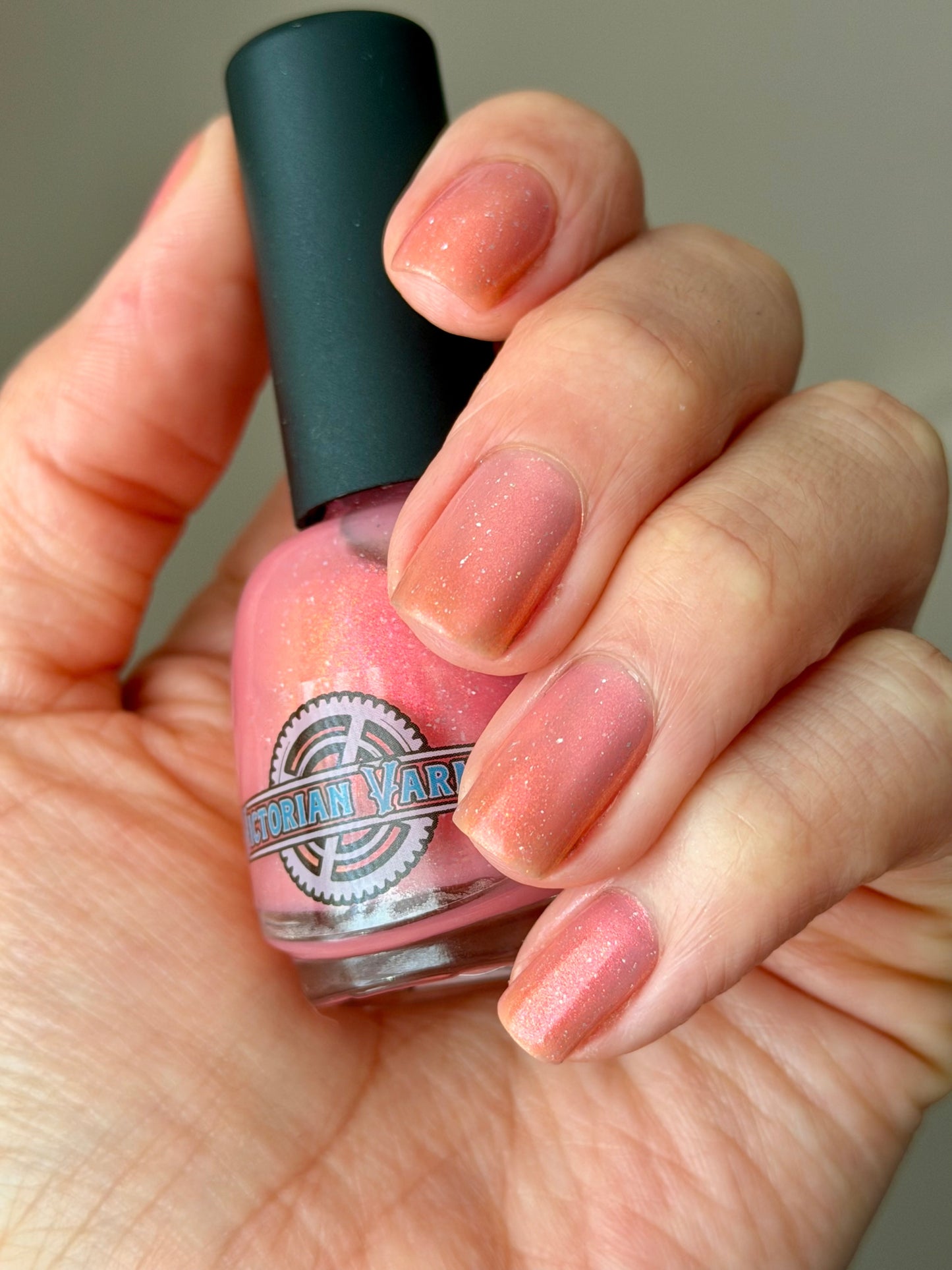 LUSTY DUST ONTO THE STIGMA