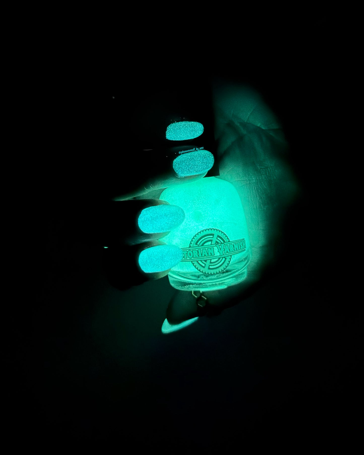 TONIGHT, WE GLOW! (GLOW IN THE DARK)