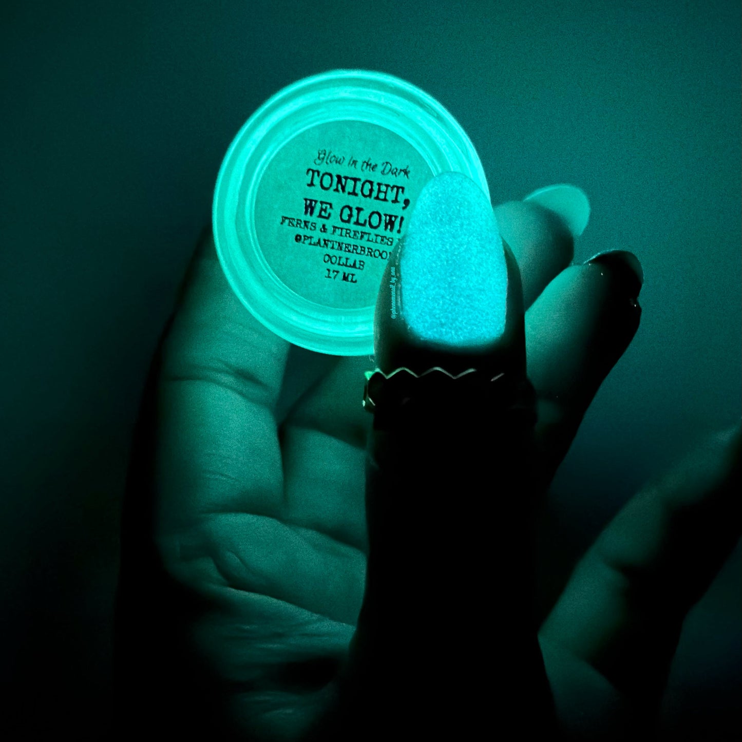 TONIGHT, WE GLOW! (GLOW IN THE DARK)