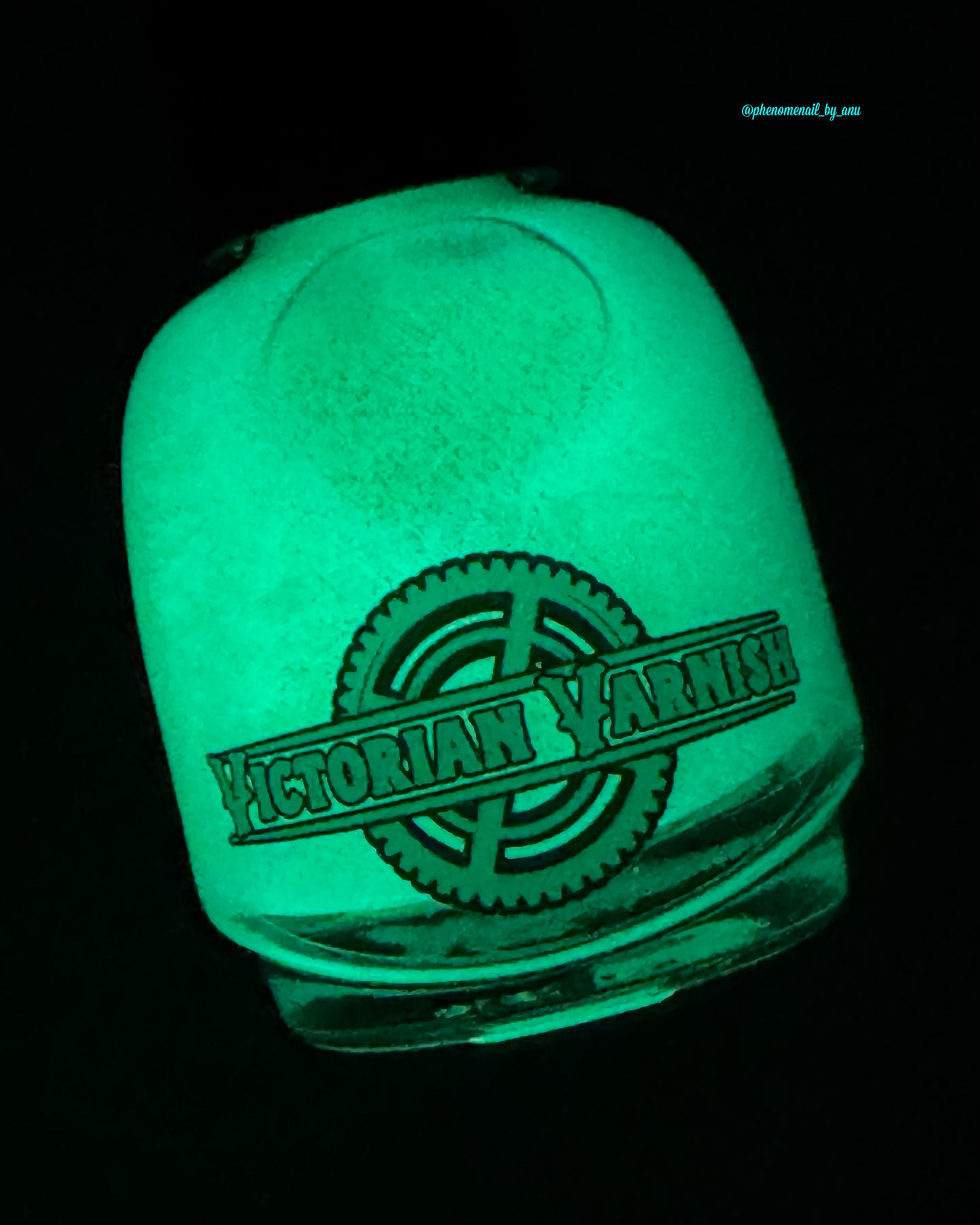 TONIGHT, WE GLOW! (GLOW IN THE DARK)