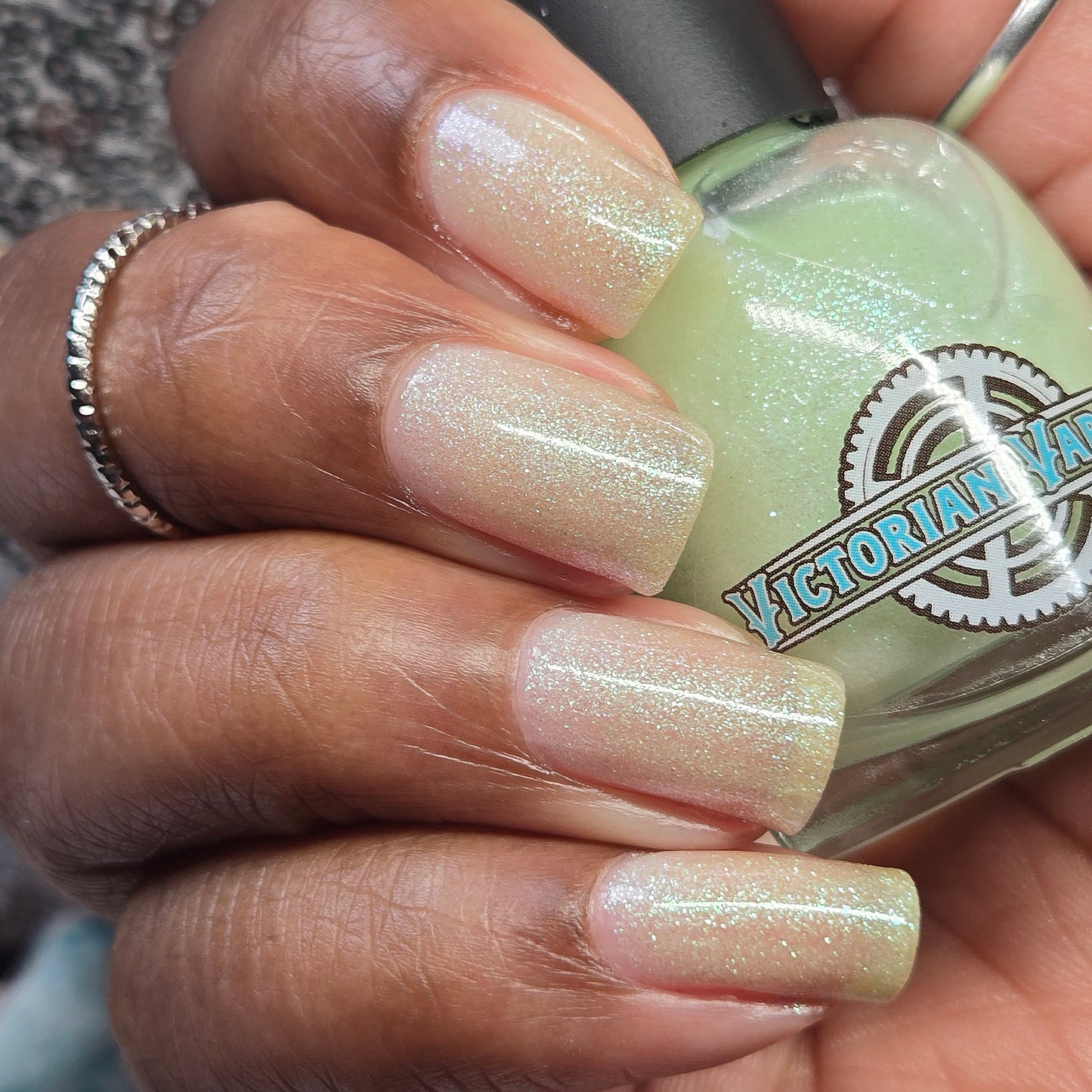 TONIGHT, WE GLOW! (GLOW IN THE DARK)