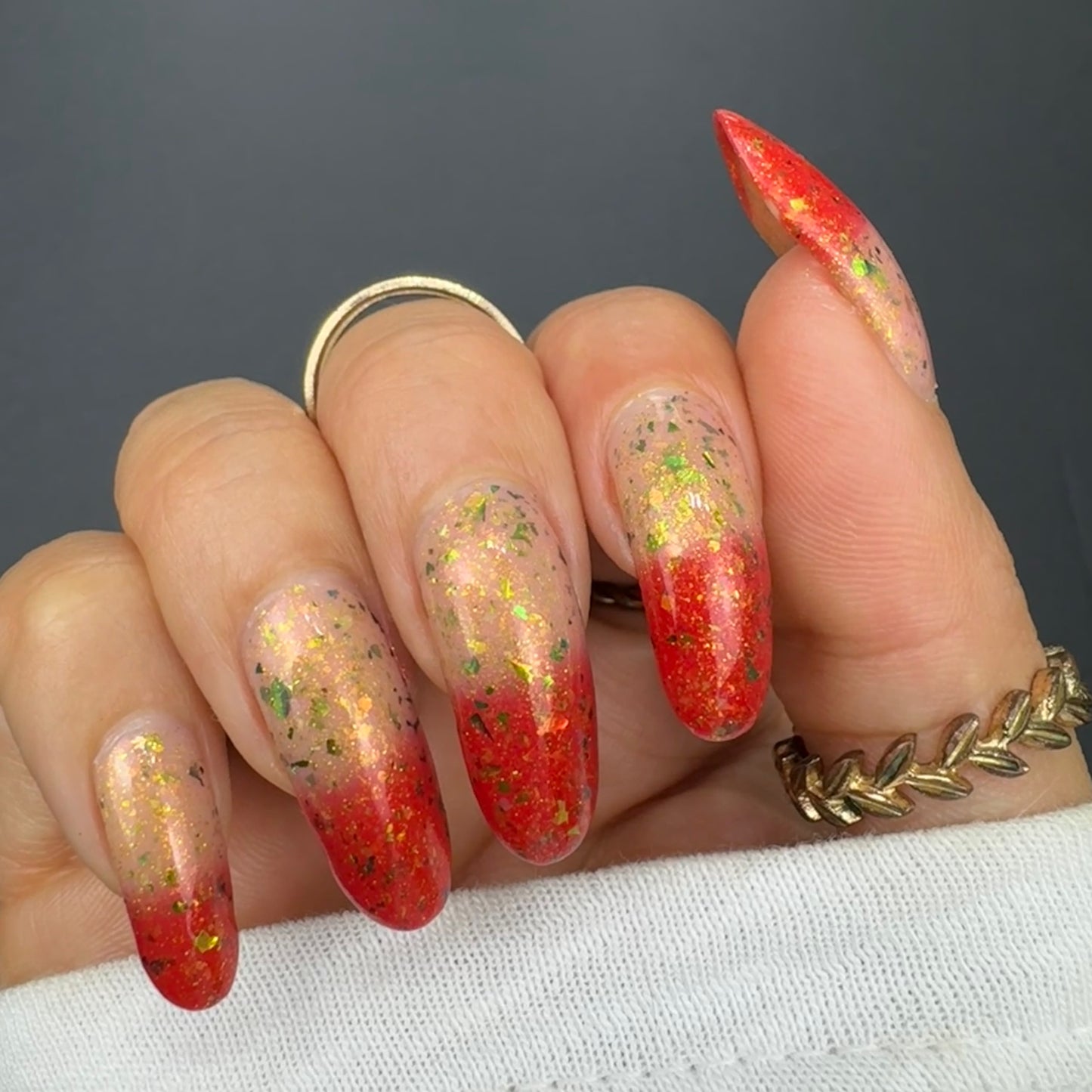 HOLIDAY'S ARE FLAME-BOYANT (THERMAL)