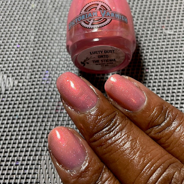 LUSTY DUST ONTO THE STIGMA