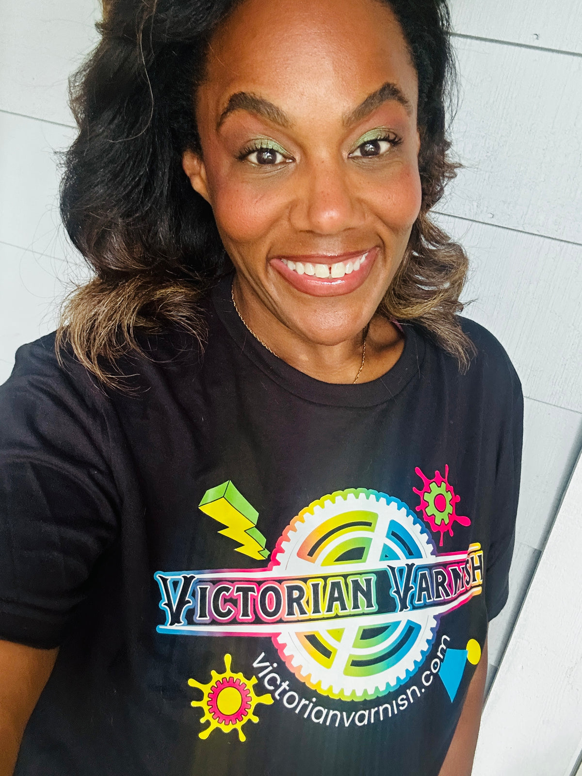 VV 80s Design T-Shirt