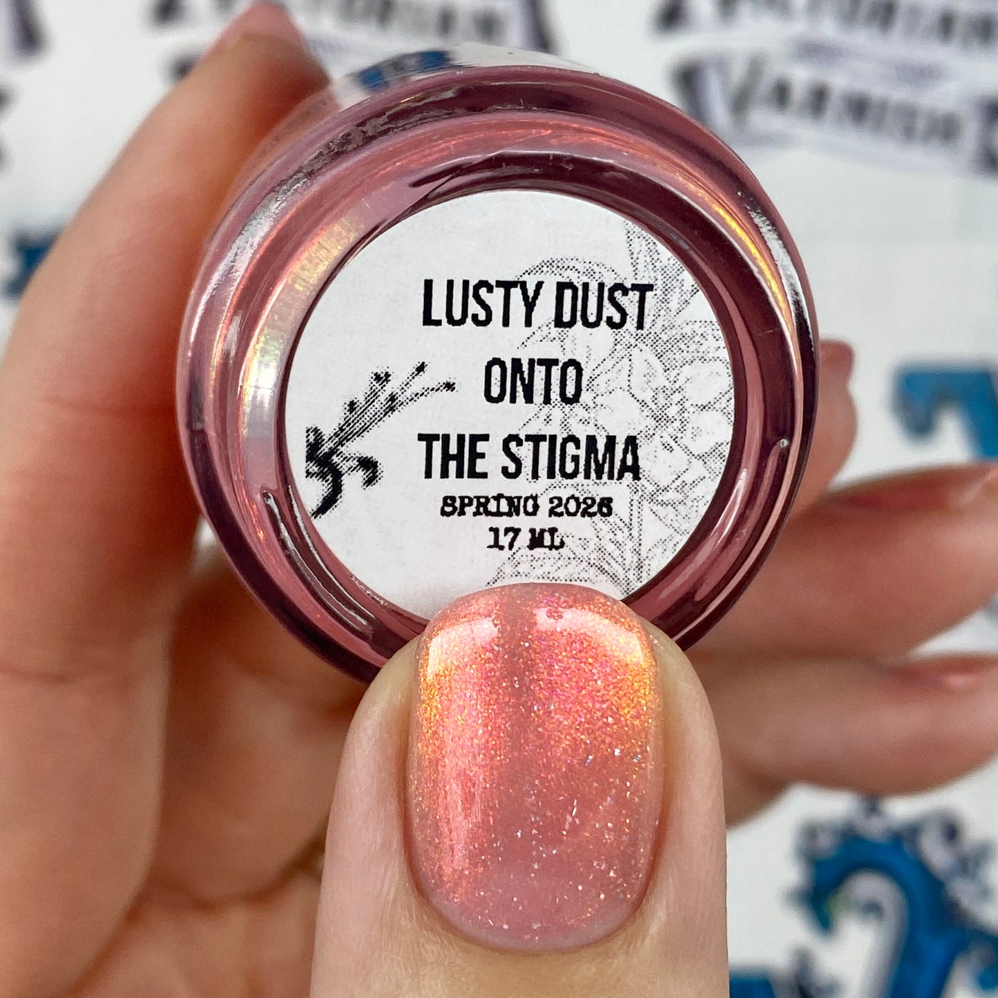 LUSTY DUST ONTO THE STIGMA