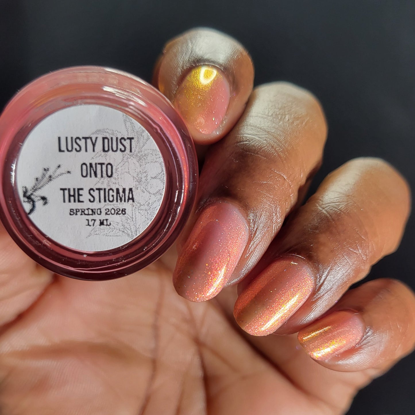 LUSTY DUST ONTO THE STIGMA