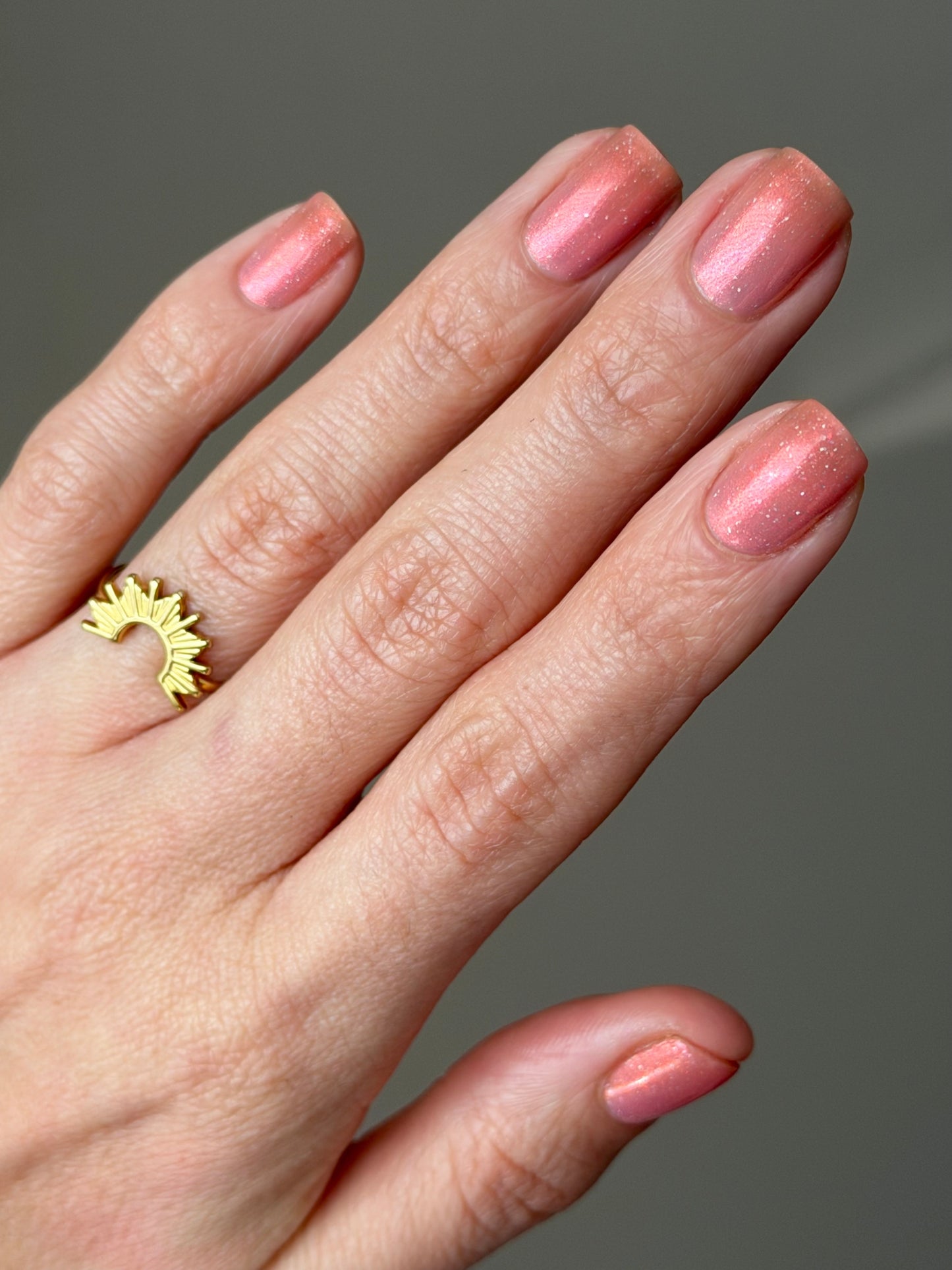 LUSTY DUST ONTO THE STIGMA