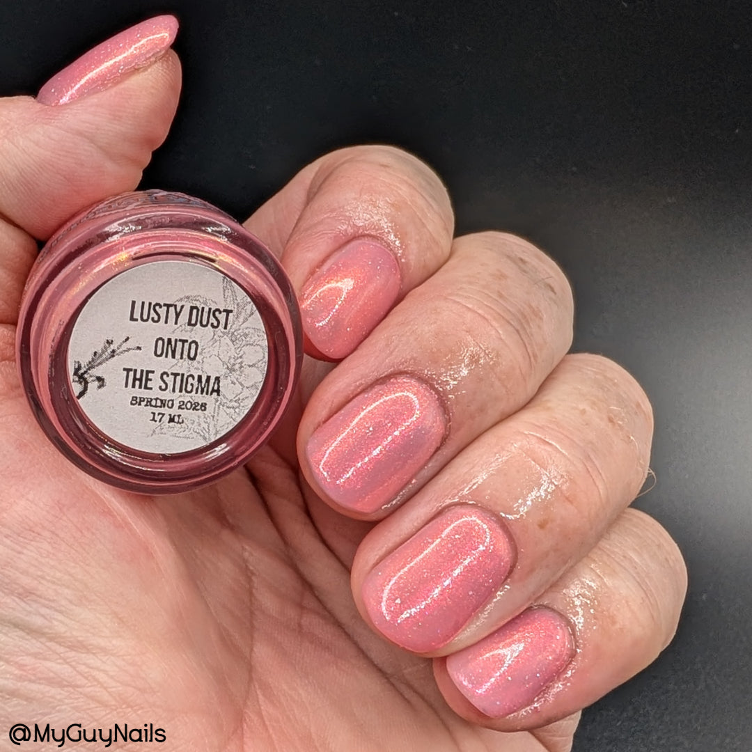 LUSTY DUST ONTO THE STIGMA