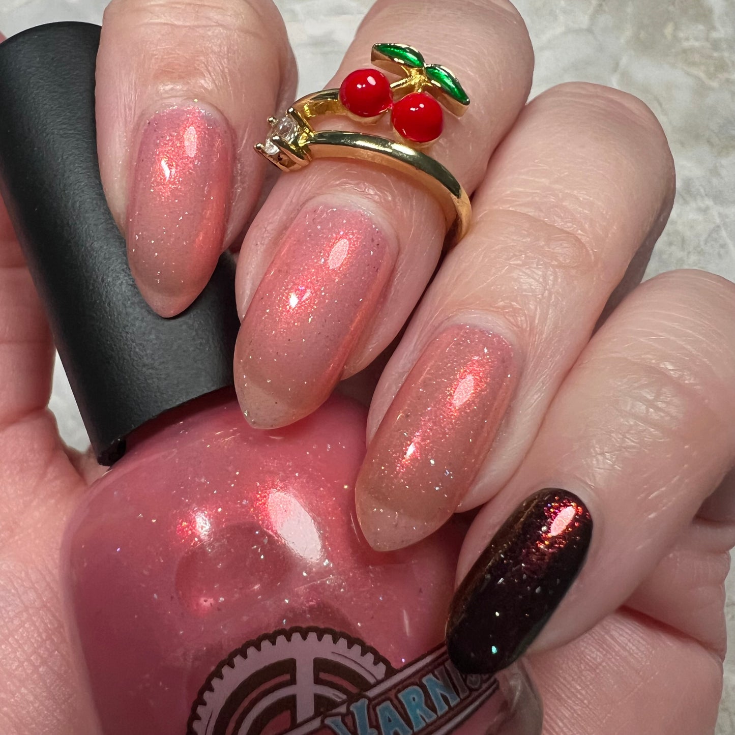 LUSTY DUST ONTO THE STIGMA