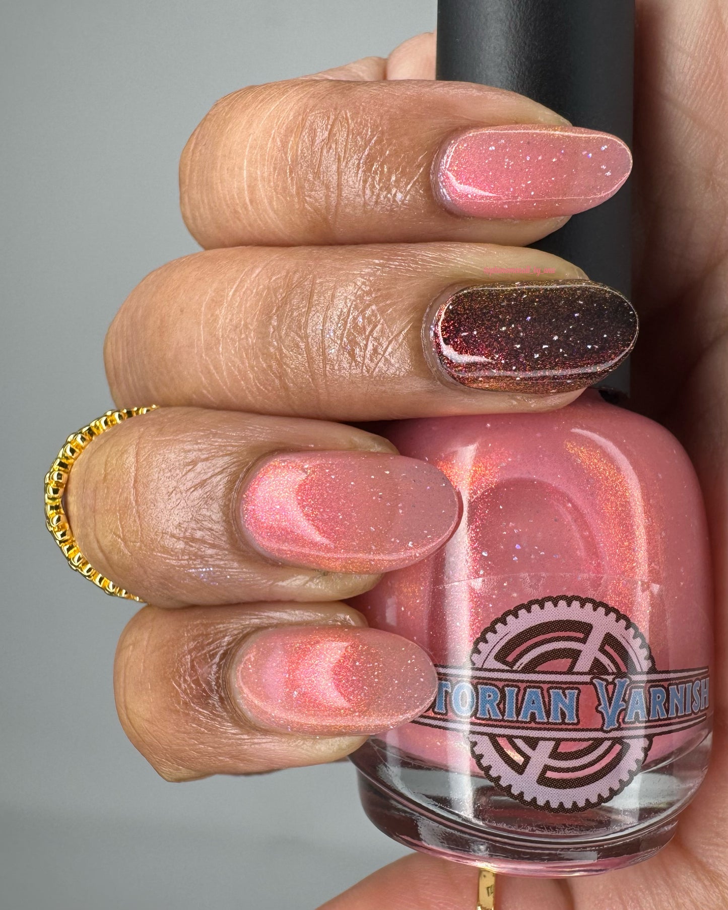 LUSTY DUST ONTO THE STIGMA