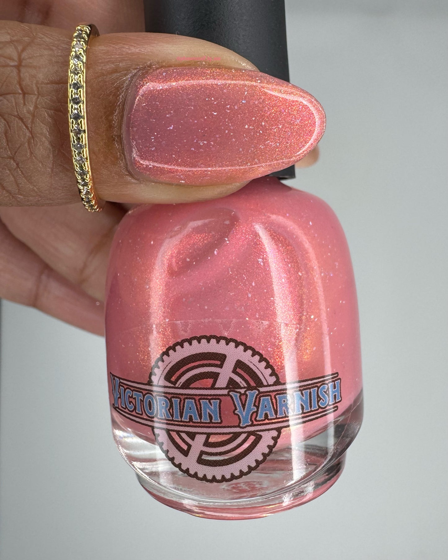 LUSTY DUST ONTO THE STIGMA