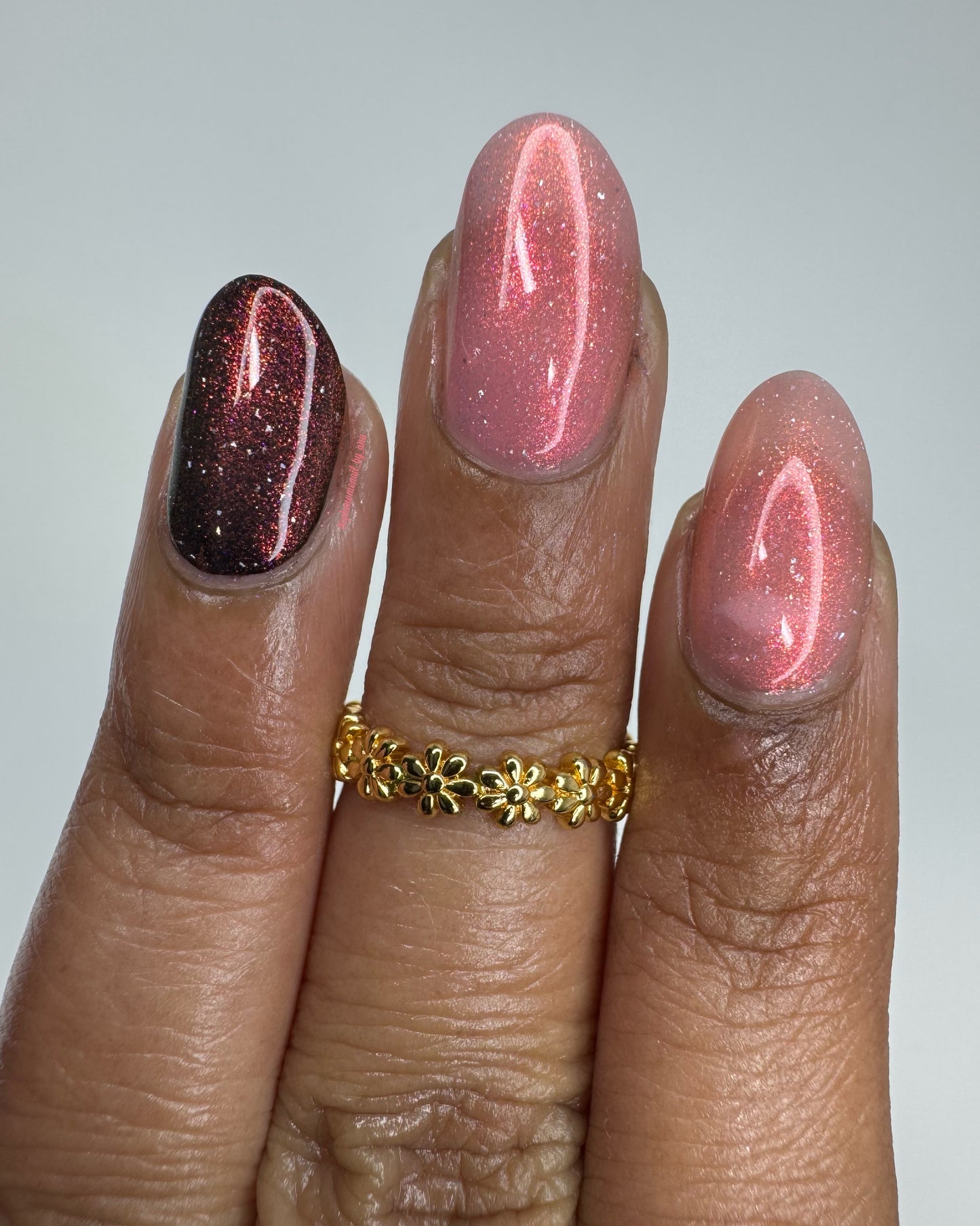 LUSTY DUST ONTO THE STIGMA