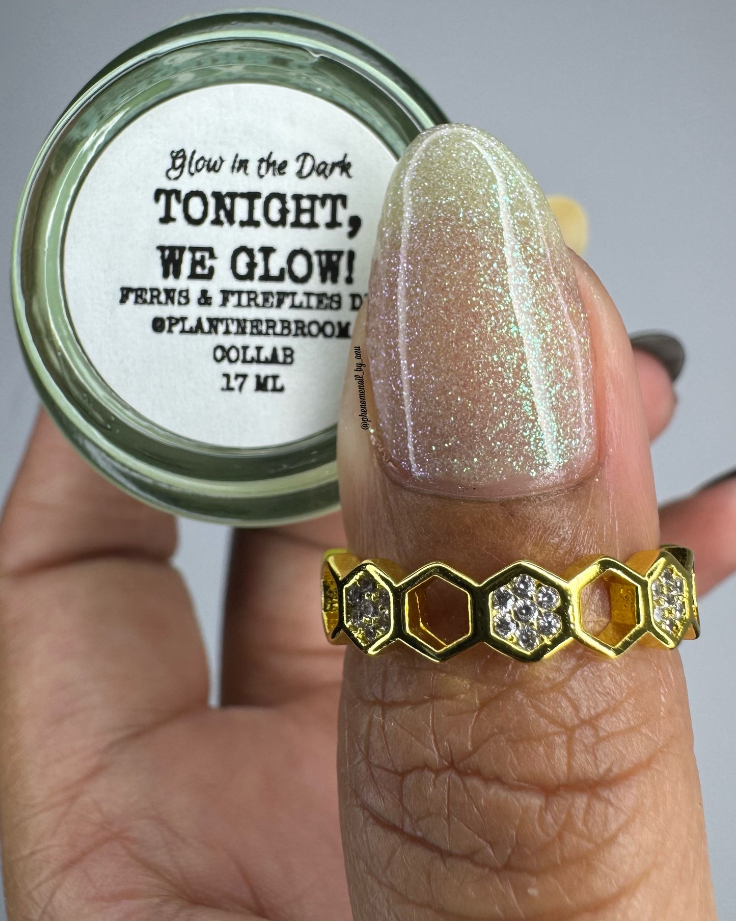 TONIGHT, WE GLOW! (GLOW IN THE DARK)